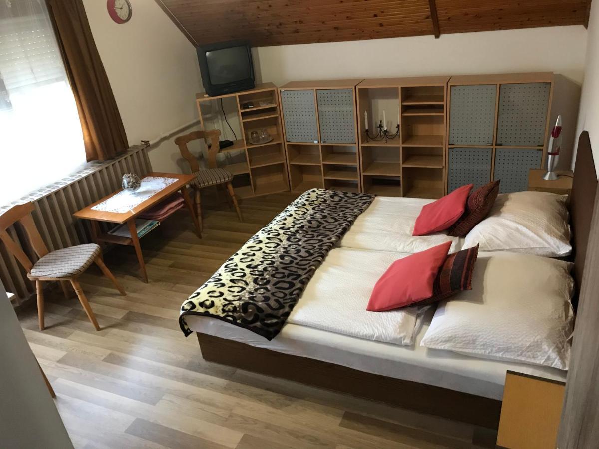 Apartman Berki Margit Heviz Exterior photo