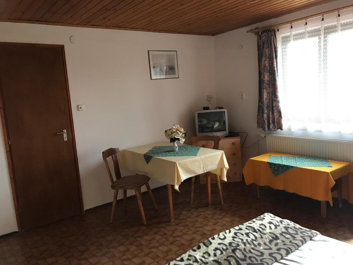 Apartman Berki Margit Heviz Exterior photo