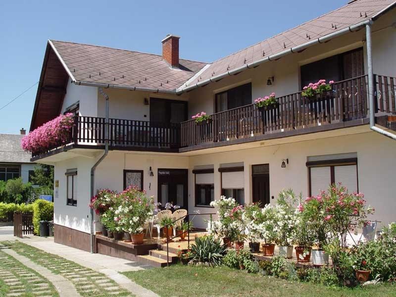 Apartman Berki Margit Heviz Exterior photo